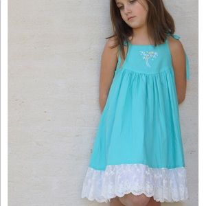 Well Dressed Wolf turquoise lace dress size 4 NWT